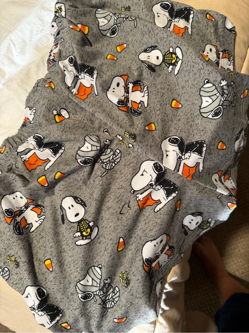 3 peanuts set, white lightweight hoodie, Halloween shorts, lounge t shirt - Picture 6 of 7